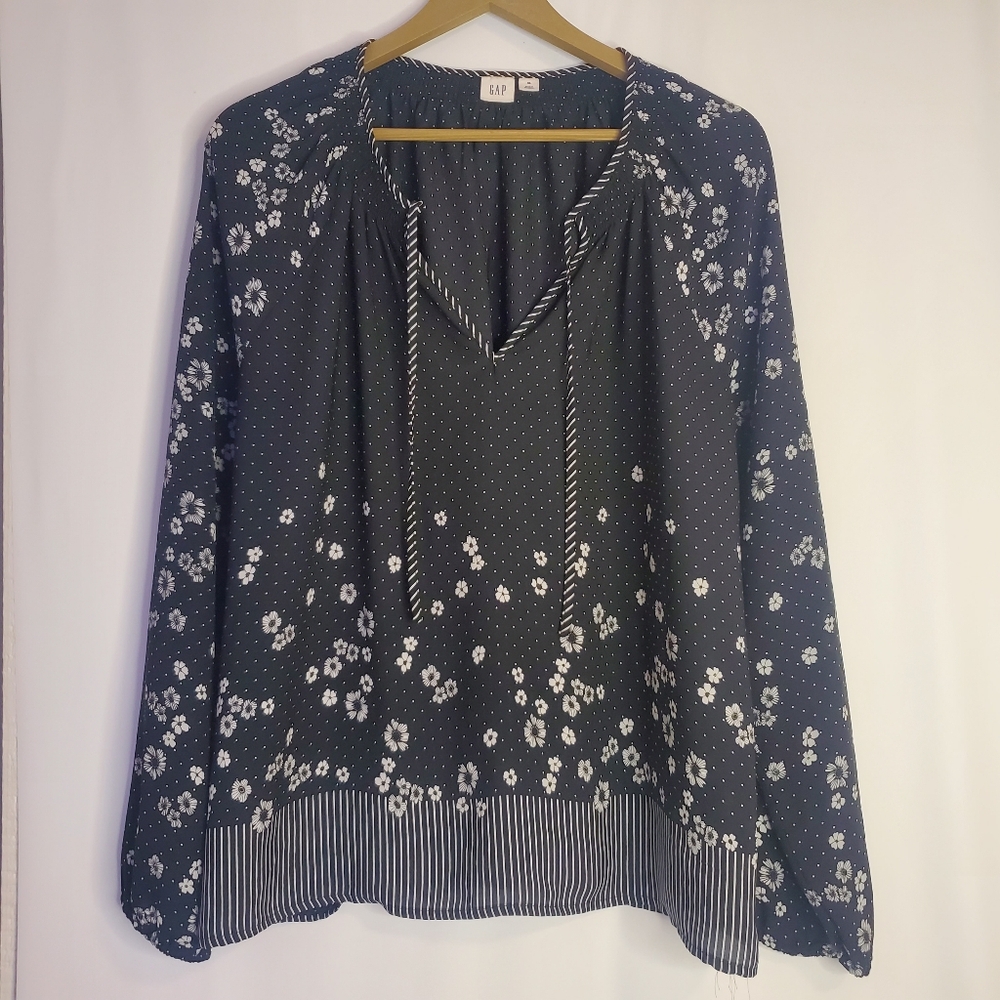 GAP Women Size XL B&W L/Sl  classic multi pattern peasant blouse